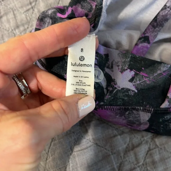 Lululemon Energy Bra. Sz 8 - Picture 3 of 3